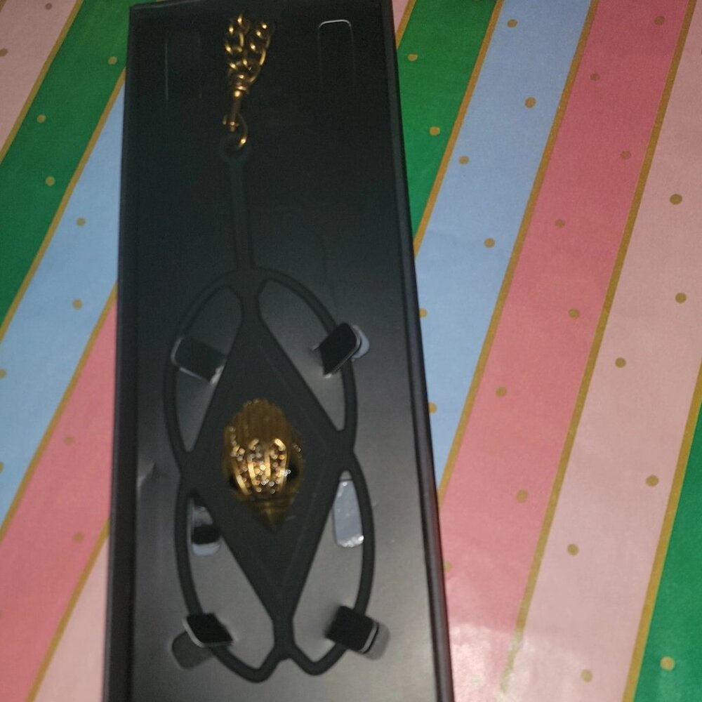 Kurt Geiger Eagle Head Phone Holder - Picture 2 of 7